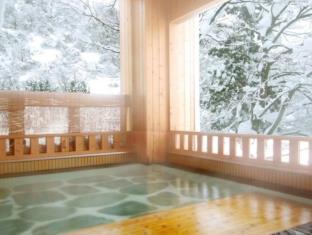 雪国の宿 高半