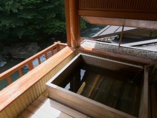 四万温泉 豊島屋