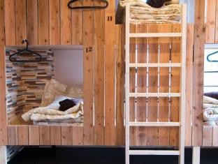 TONAGI Hostel & Cafe