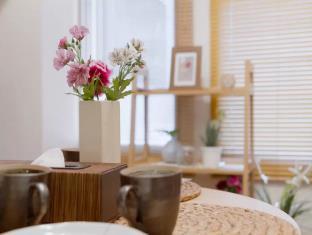 EX Minamisenba Apartment 201