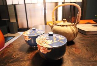 ホスタ二条 葵