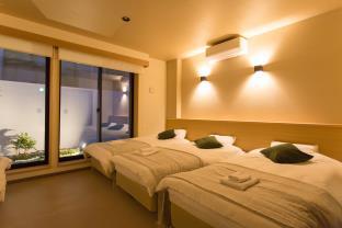 01 Group stay CLASSE New Hostel in Nanba 6p