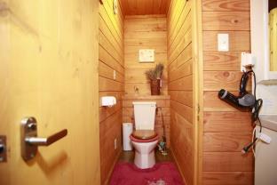 Lake Toya log cabin  with parking and wifi