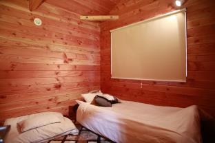 Lake Toya log cabin  with parking and wifi