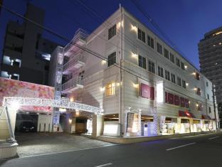 ホテル ファイン ガーデン 十三 (駐車無料 大人専用)