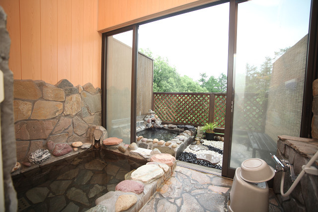 Lake side inn Beehive