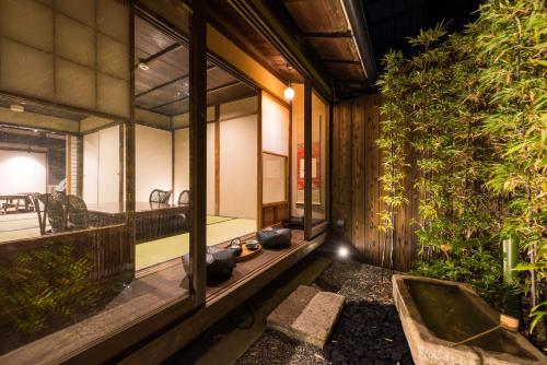京都一棟貸し町屋旅館「華・ 竹林京舍」