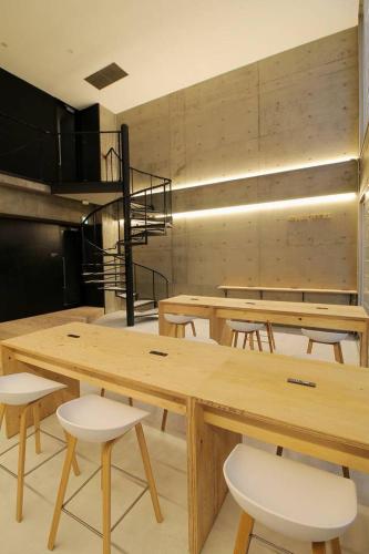 Small Hotel - Hondori shopping arcade (4K)