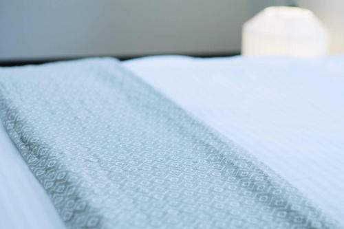 Riverside 5 mins walk to the Dome #701