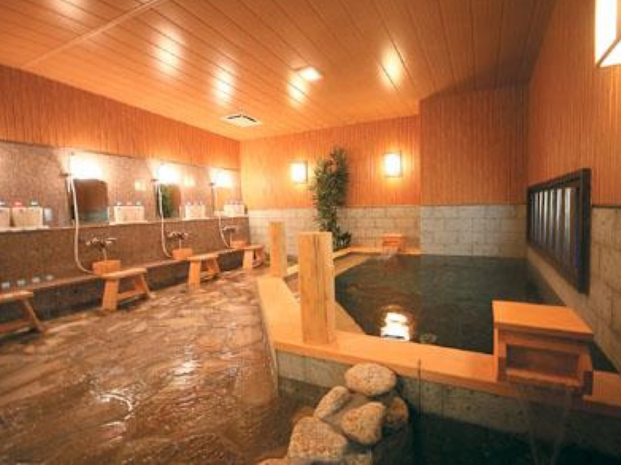 Anan Plaza Inn