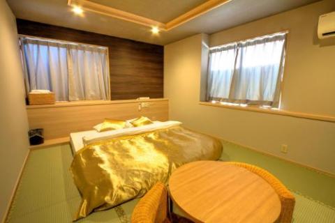 Hotel Blue Moon
