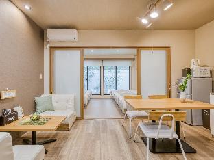 01 Group stay CLASSE New Hostel in Nanba 6p