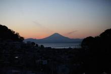 GLOCE 葉山のサーファーズログハウス l デッキから富士山と海の眺望あります l